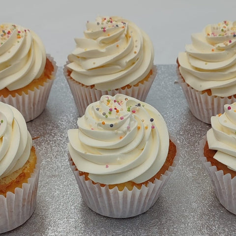 Vanilla Fresh Cream Cupcakes